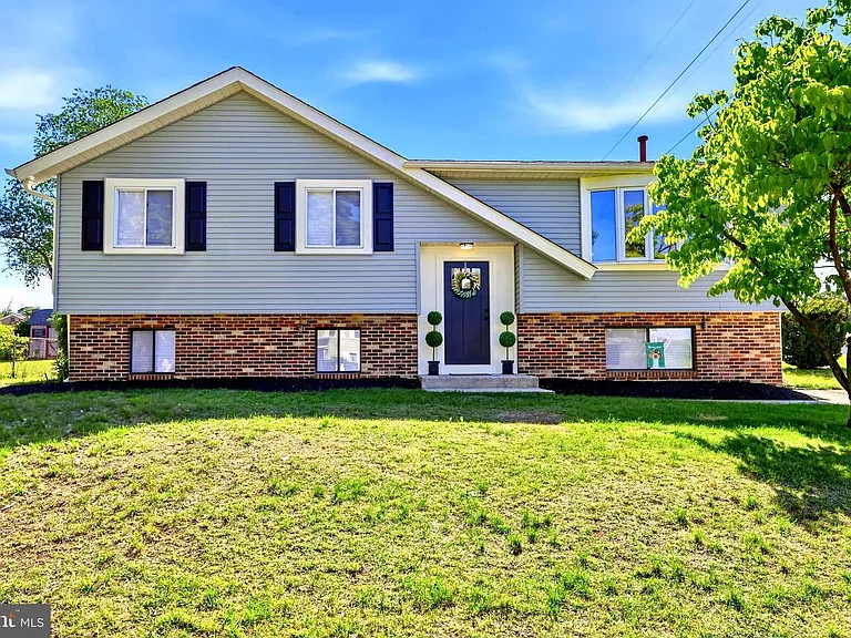 4BR | 2BA – Blackwood, NJ – $2,200/month (1720 sqft)