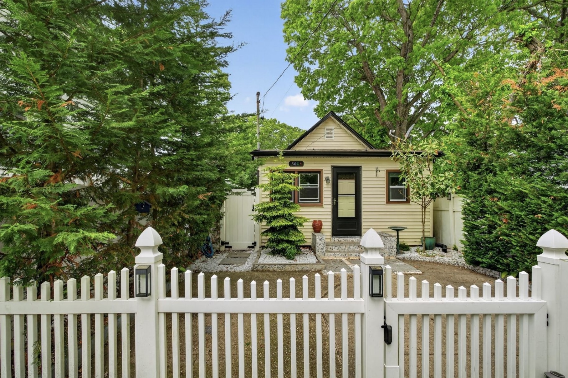 1 BED | 1 BATH – Merrick, Long Island – $1,400/month